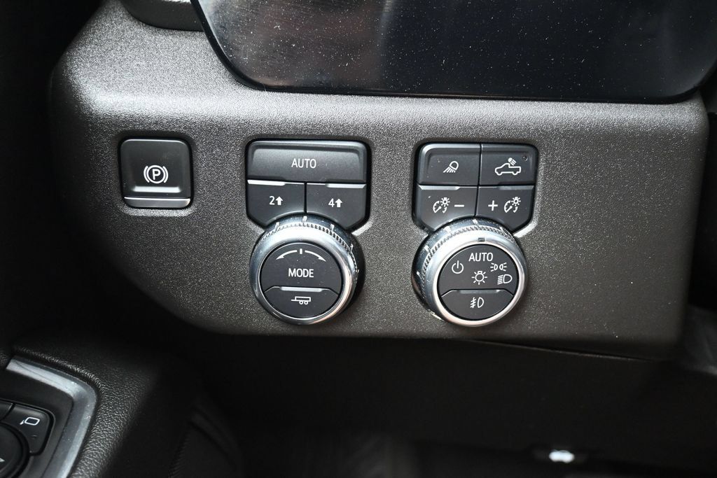 Used 2024 GMC Sierra 1500 SLT AWD/4WD image 18