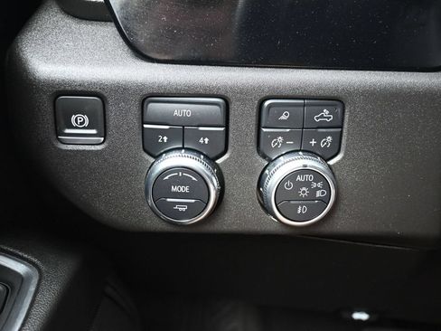 Used 2024 GMC Sierra 1500 SLT AWD/4WD image 18
