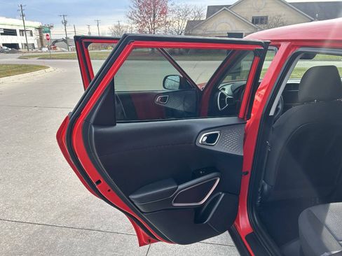 Used 2022 Kia Soul LX w/ Technology Package image 32