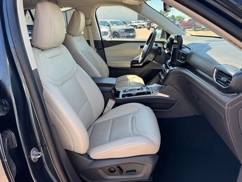 Used 2023 Ford Explorer Platinum w/ Technology Package AWD/4WD image 25