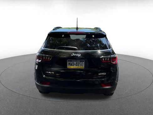 Used 2025 Jeep Compass Latitude AWD/4WD image 10