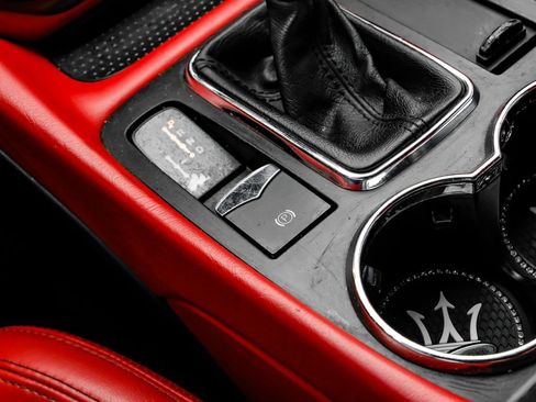 Used 2017 Maserati GranTurismo MC RWD image 22