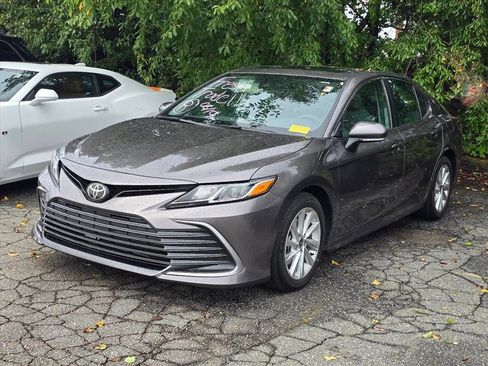 Used 2024 Toyota Camry LE w/ Convenience Package FWD image 2