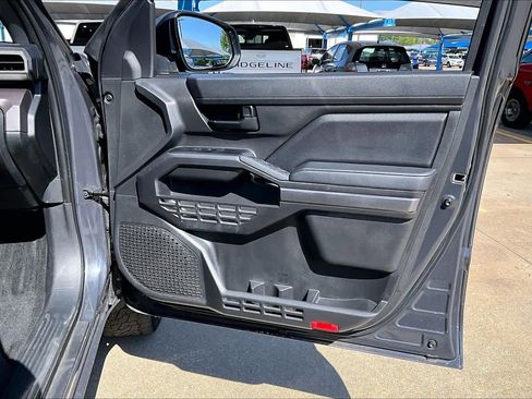 Used 2025 Toyota Tacoma SR5 AWD/4WD image 23