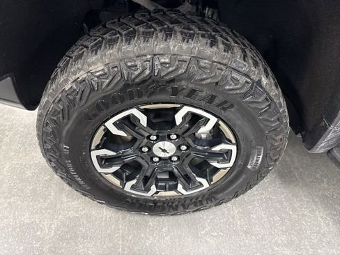 Used 2024 Chevrolet Silverado 1500 ZR2 w/ Technology Package image 35