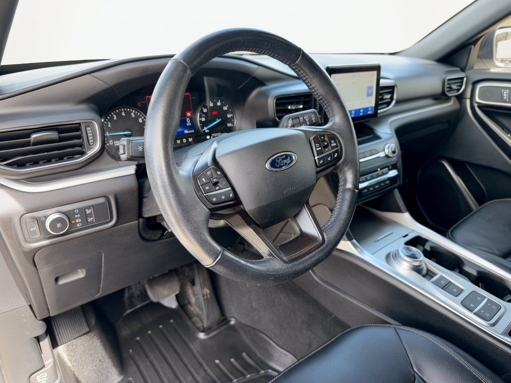 Used 2020 Ford Explorer XLT w/ Equipment Group 202A RWD image 4