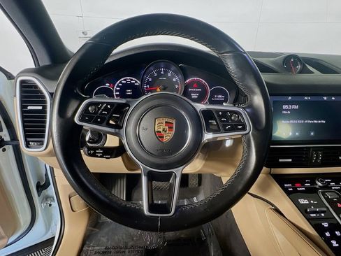 Used 2020 Porsche Cayenne AWD/4WD image 16