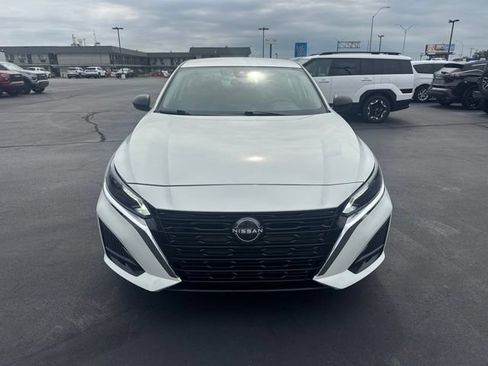 Used 2025 Nissan Altima 2.5 SV FWD image 8