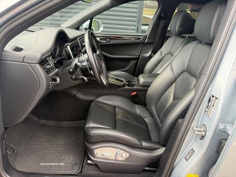 Certified 2020 Porsche Macan AWD/4WD image 4