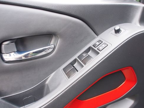 Used 2022 Nissan Frontier PRO-4X w/ Technology Package image 18