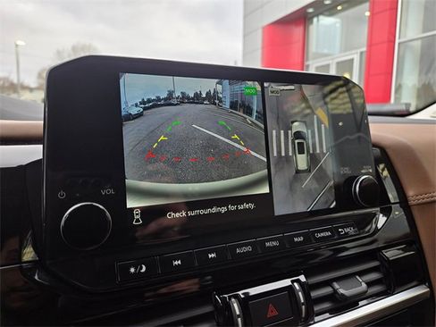 Used 2024 Nissan Pathfinder Platinum image 24