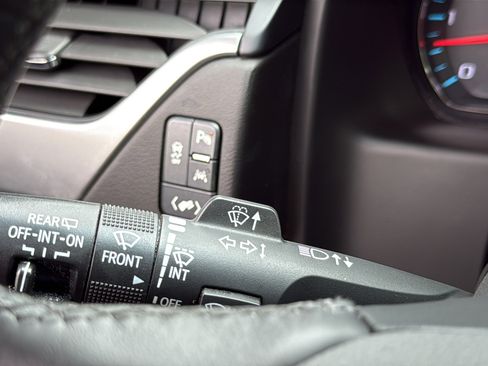 Used 2019 Chevrolet Suburban LT AWD/4WD image 15