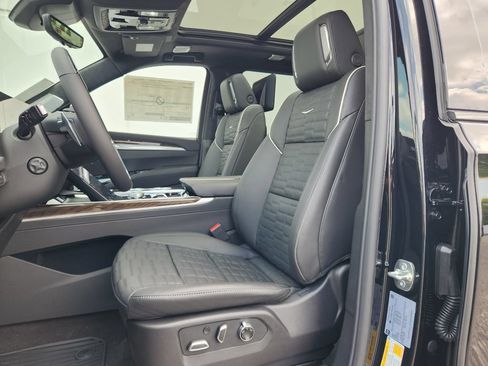 New 2026 Cadillac Escalade Platinum Sport AWD/4WD image 4