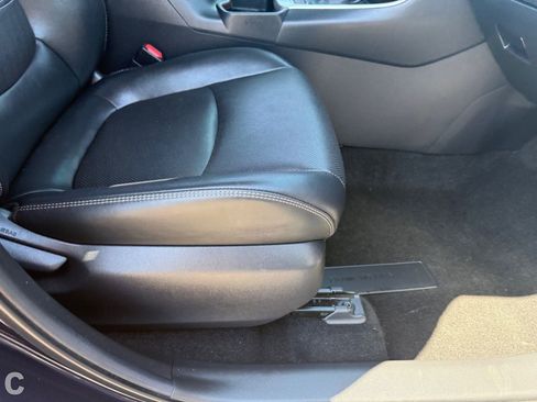 Used 2019 Toyota RAV4 Limited w/ Cold Weather Package FWD image 13