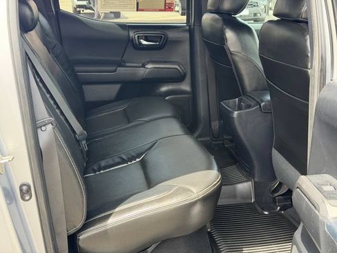Used 2018 Toyota Tacoma TRD Sport RWD image 18