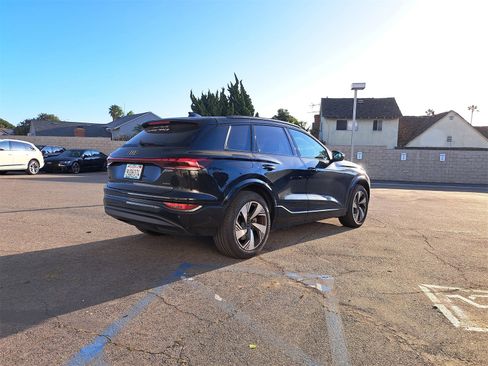 Used 2025 Audi Q6 e-tron Premium w/ Convenience Package image 3