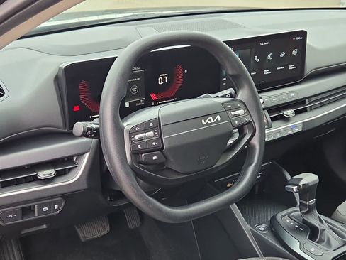 Used 2025 Kia K4 FWD image 10