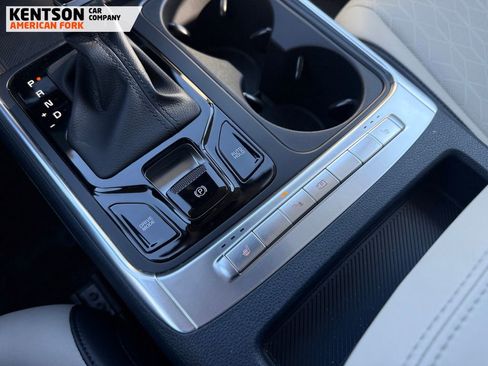 Used 2025 Kia Carnival EX image 27