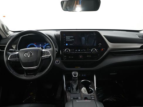 Used 2024 Toyota Highlander Limited AWD/4WD image 17