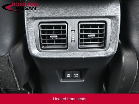 Used 2021 Toyota Venza XLE image 12