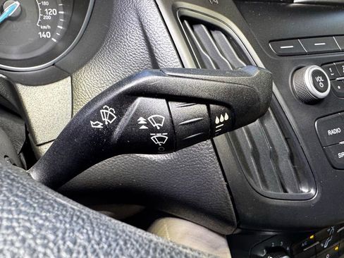 Used 2018 Ford Focus SE FWD image 25