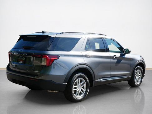 Used 2025 Ford Explorer Active AWD/4WD image 3