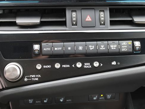 Used 2023 Lexus ES 350 w/ Premium Package FWD image 16