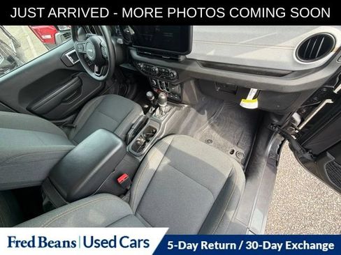 Used 2024 Jeep Wrangler Unlimited AWD/4WD image 17