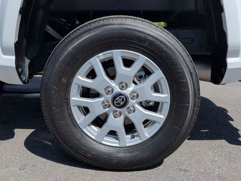 Certified 2026 Toyota Tacoma SR5 AWD/4WD image 9