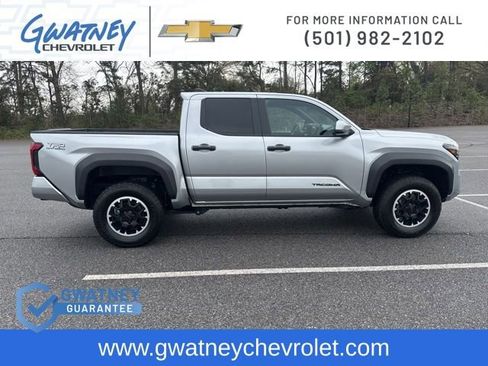 Used 2024 Toyota Tacoma TRD Off-Road image 4