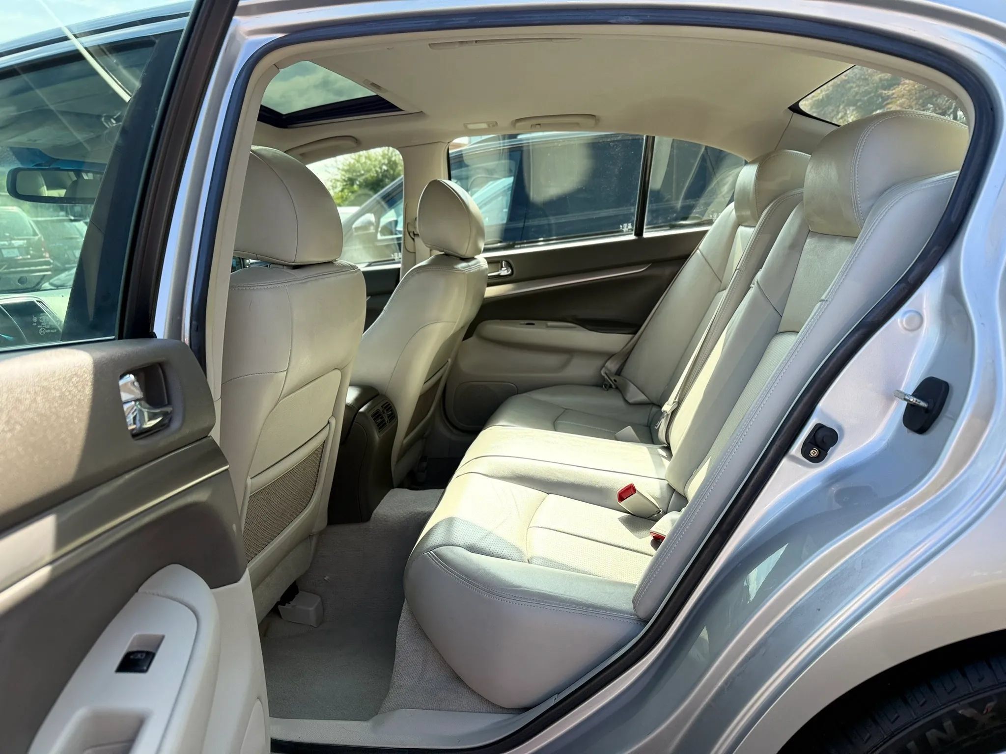Used 2010 INFINITI G37 Journey w/ Premium Pkg RWD image 30