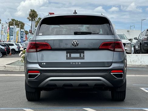 Used 2023 Volkswagen Taos SE w/ Panoramic Sunroof Package FWD image 5