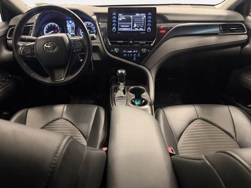 Used 2023 Toyota Camry SE FWD image 3