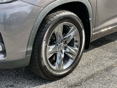Used 2019 Toyota Highlander Limited Platinum image 30