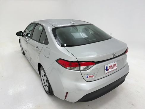 Used 2025 Toyota Corolla LE FWD image 38