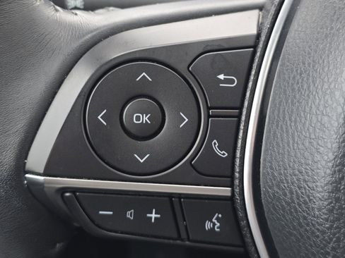 Used 2020 Toyota Camry XLE image 32