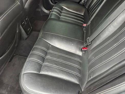 Used 2019 Chrysler 300 S RWD image 7