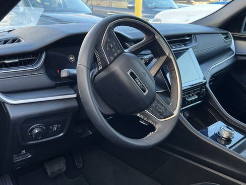 Used 2024 Jeep Grand Cherokee Altitude image 13