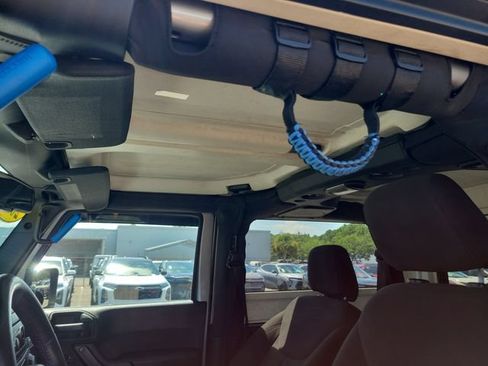 Used 2017 Jeep Wrangler Sport AWD/4WD image 17
