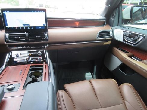 Used 2024 Lincoln Navigator L Reserve AWD/4WD image 14