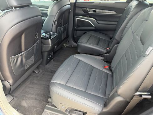 Used 2025 Kia Telluride SX Prestige image 16
