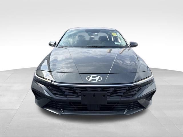 Used 2025 Hyundai Elantra SEL FWD image 3