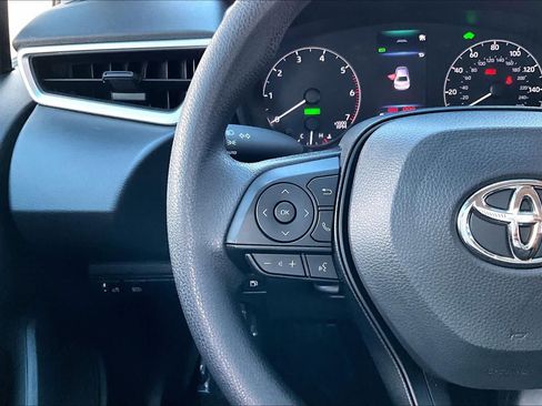 Used 2025 Toyota Corolla LE FWD image 46