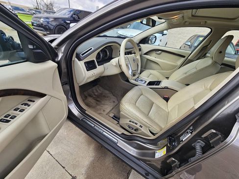 Used 2010 Volvo XC70 T6 image 8