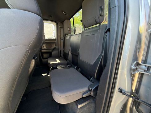 Used 2016 Toyota Tacoma TRD Sport w/ Towing Package image 14