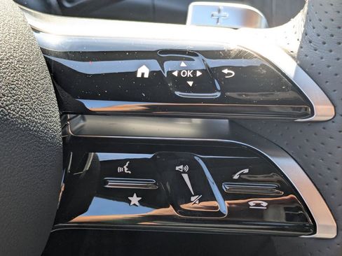 Used 2025 Mercedes-Benz GLC 350e 4MATIC image 12