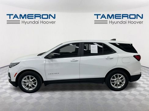 Used 2022 Chevrolet Equinox LS w/ LS Convenience Package FWD image 2