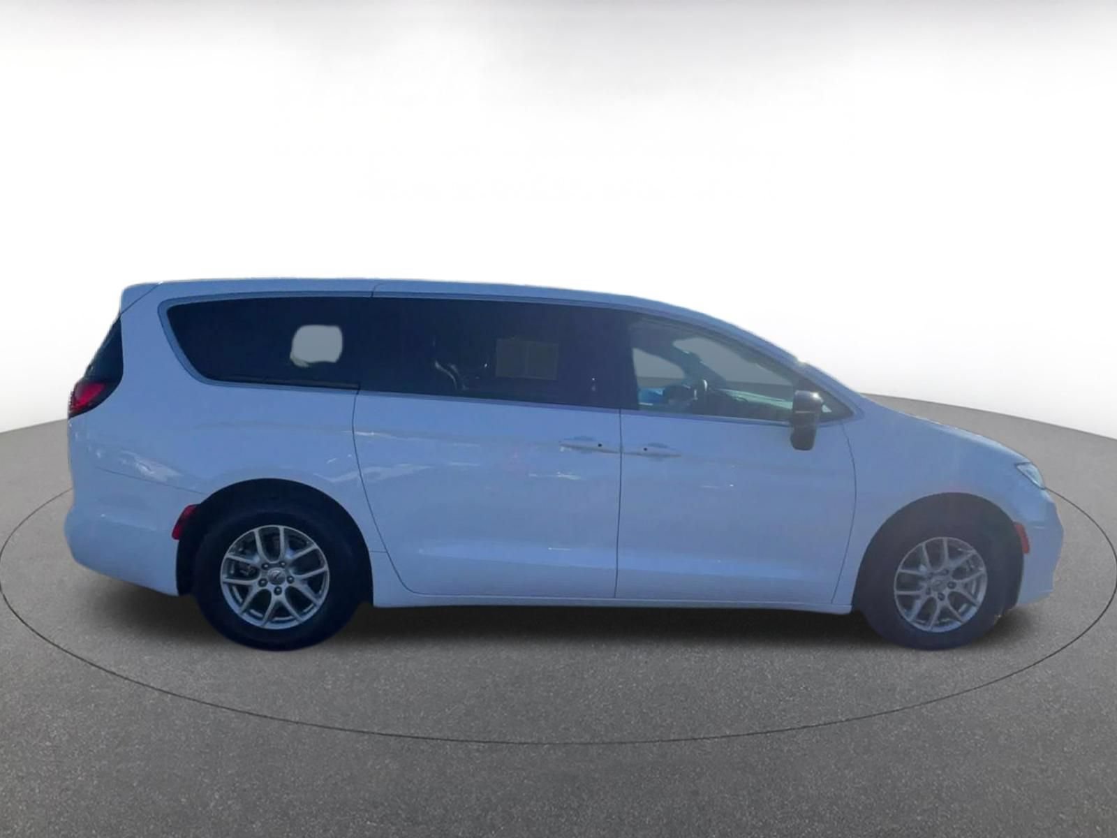 Used 2024 Chrysler Pacifica Touring-L FWD image 15