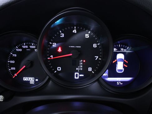 Used 2018 Porsche Macan image 26
