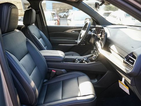 New 2027 Chevrolet Traverse LT w/ Driver Confidence Package FWD image 16